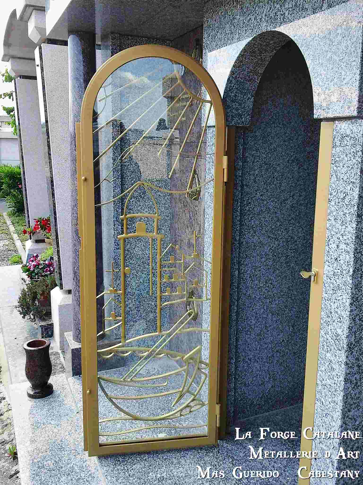 porte de caveau remplissage coulioure vitrage feuilletee forge catalane.jpg